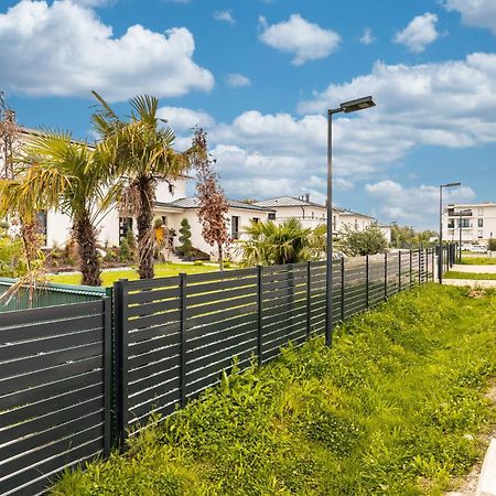 King Size Bed - Free Private Parking - Garden & Terrace - 14Min From Disneyland Ferrieres-en-Brie Luaran gambar